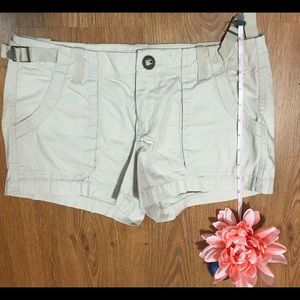 Old navy khaki short sz 4